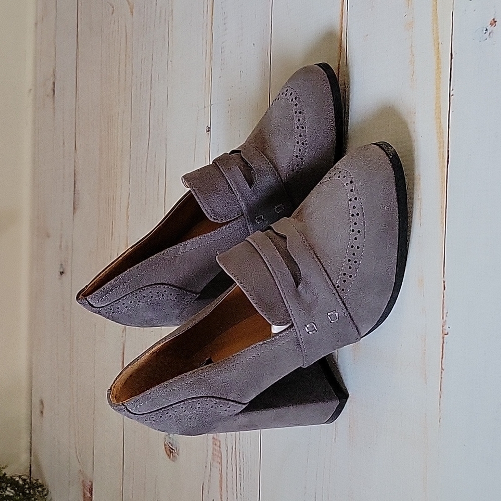 NWOT Modcloth Gray Faux Suede Block Heel Loafers
